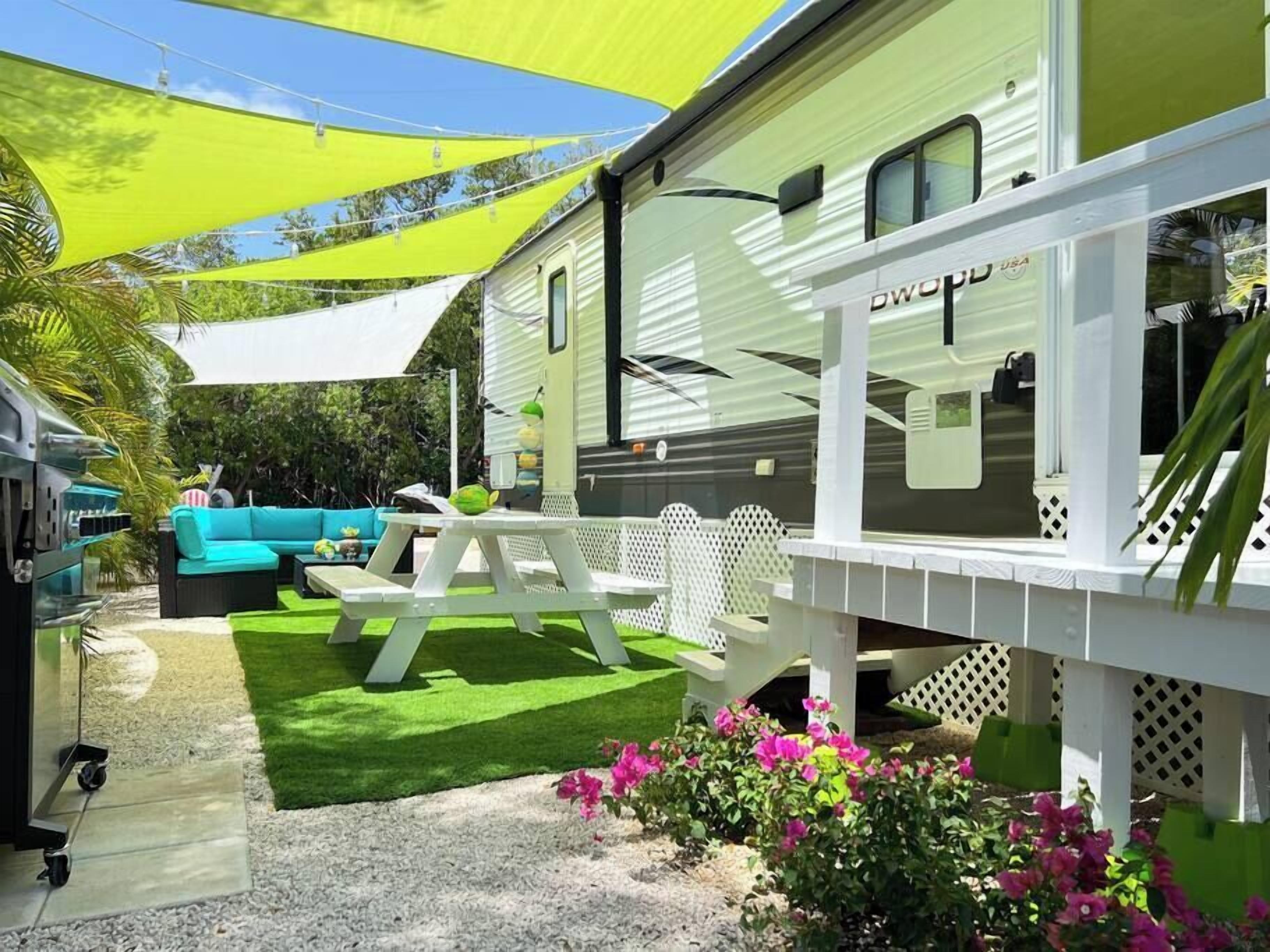 The Lazy Turtle Inn + Beach & Pool