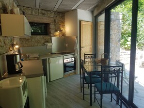 Fridge, stovetop, dishwasher, coffee/tea maker
