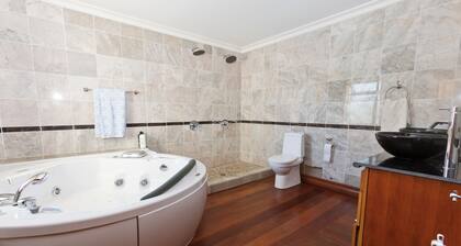 Entire Home Nested Between Woods and Lakes
8 Guests 3 Bedrooms 5 Beds 3.5 Baths