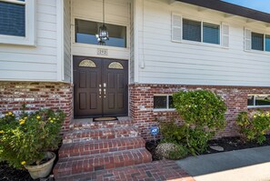 Exterior detail - Stunning remodeled home with pool, bonus room in a great location! (Auburn)