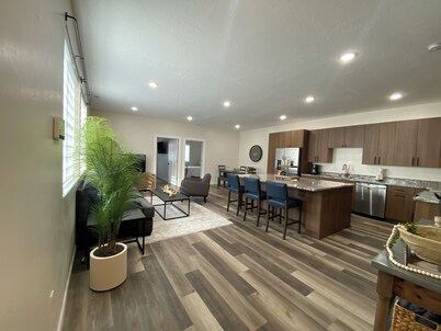 Located in Downtown Evanston, Walking distance to food, shops, and Train Depot.