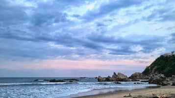 Una spiaggia nelle vicinanze