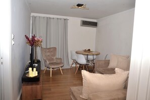 Living area - Apartment next to the sea is a beachfront property located in Alimos / Athens (Alimos)