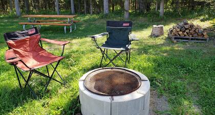 Glamping tent close to the river by Sundre, Alberta