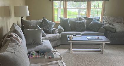 Sunrise on Conesus Lake: Pet Friendly
Amazing views and blend of woods & water