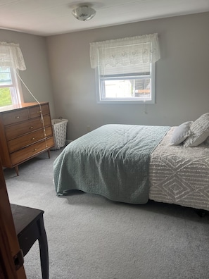 3 bedrooms, desk, WiFi
