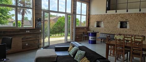 Smart-TV, fotballspill og bøker