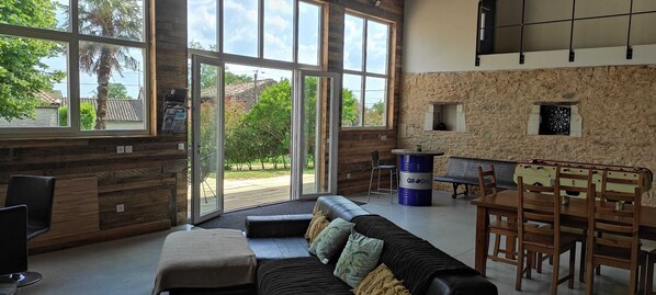 تلفزيون ذكي، كرة قدم الطاولة، كُتُب