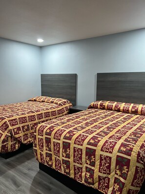 Bureau, espace de travail pour ordinateur portable, Wi-Fi gratuit