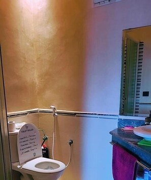 Håndklær, såpe og toalettpapir