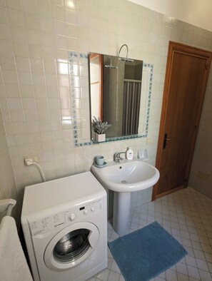 Shower, hair dryer, bidet, towels - Spiaggia bianca di san Vito lo Capo Sicilia  (San Vito Lo Capo)