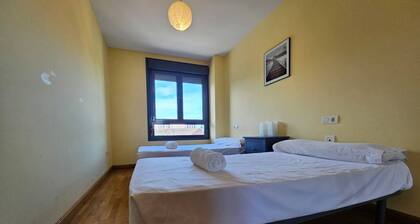1A106 Spacious and Comfortable Apartment by R2R