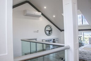 1 slaapkamer, een strijkplank/strijkijzer, wifi, beddengoed