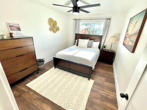 3 bedrooms, desk, iron/ironing board, travel cot - Peaceful Canyon Retreat in the Heart of San Diego. Family & Pet friendly (San Diego)