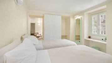 2 bedrooms, desk, iron/ironing board, travel cot