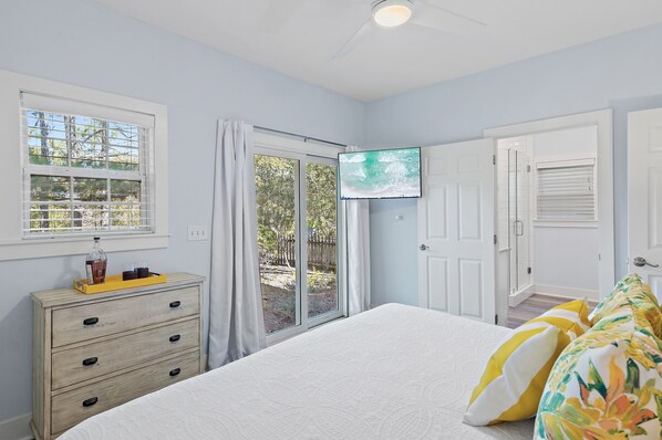 3 habitaciones, tabla de planchar con plancha y cuna de viaje 