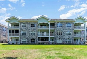 Exterior - Stylish, newly renovated condo on the golf course (Myrtle Beach)