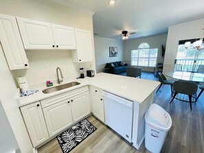 Interior - Stylish, newly renovated condo on the golf course (Myrtle Beach)