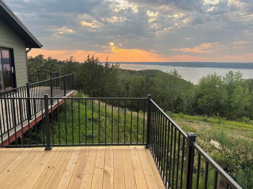 Beautiful newly renovated home overlooking Lewis and Clark lake.  