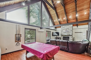 TV, fireplace - Poconos Chalet newly renovated, great location by RedAwning (Tobyhanna)