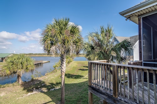 Located on Crystal River with a magnificent view over the river