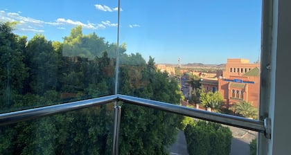 Luxury apartment with views of Oasis, air conditioning and quiet