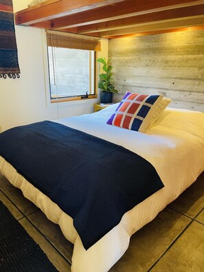 2 slaapkamers, een bureau, een strijkplank/strijkijzer, gratis wifi