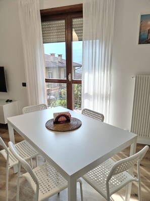 Dining - Apartment Da Sandro Holidays, spacious, in the green, pets allowed (Arco)