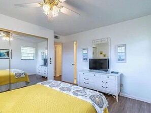 2 Schlafzimmer, Bügeleisen/Bügelbrett, Bettwäsche