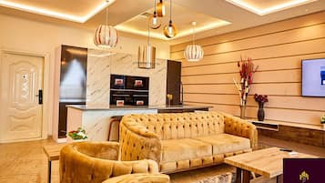 Een smart-tv, videogames en een stereo