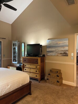 3 bedrooms, iron/ironing board, WiFi, bed sheets - Available starting April 5, Town Home near Mercato Shops & Vanderbilt Beach (Naples)