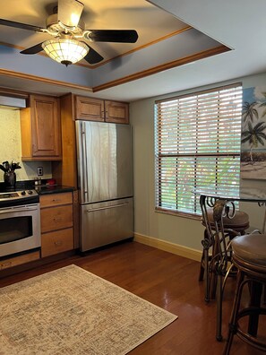 Fridge, microwave, oven, stovetop - Available starting April 5, Town Home near Mercato Shops & Vanderbilt Beach (Naples)