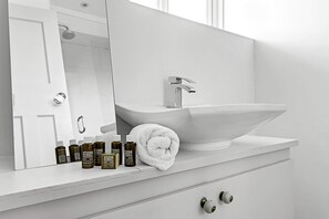 Bathroom - 1-bed London Bliss: Putney Gem (London)
