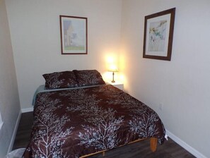 2 chambres, fer et planche à repasser, accès au Wi-Fi (inclus)