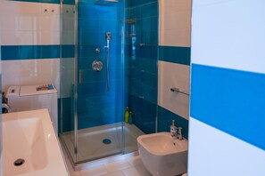 Shower, hair dryer, bidet, towels - Ancient Divinia Cave in the Heart of Ostuni (Ostuni)
