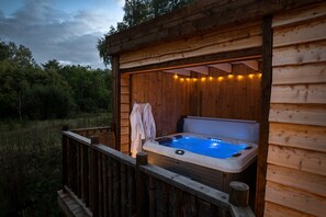 مغطس سبا خارجي