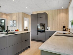 Frigorifero, microonde, forno, lavastoviglie