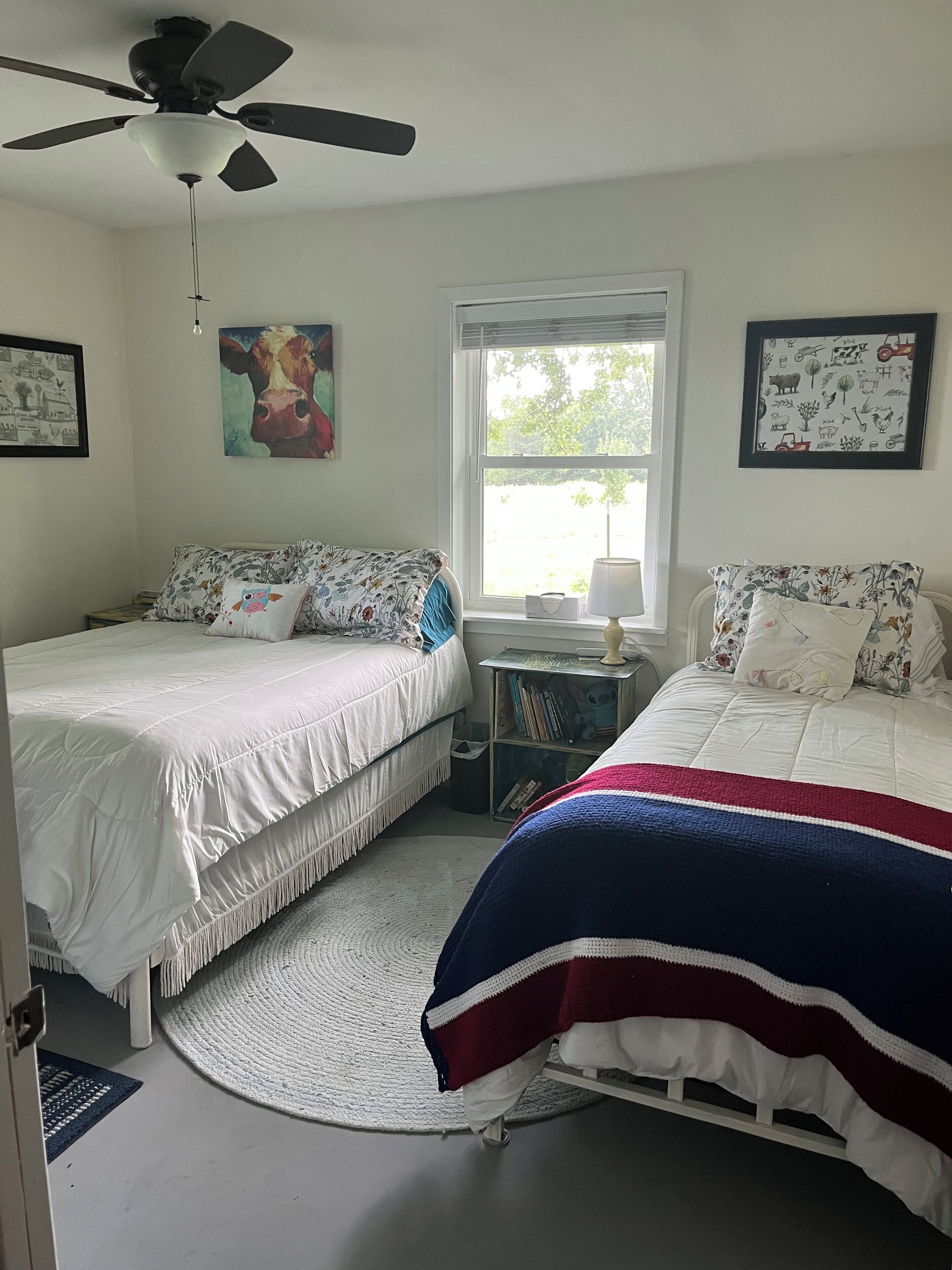 3 室のベッドルーム、WiFi (無料)、ベッドシーツ