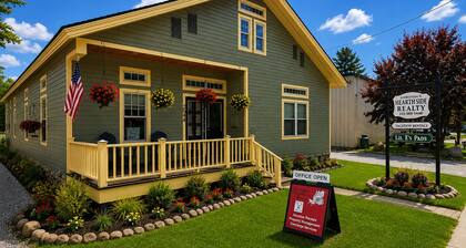 Lil E's Pad #1 -The ultimate Adirondack apartment for two.