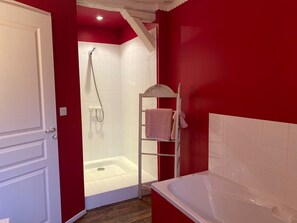 Classic Room | Bathroom - Domaine de la creuse (Moussey)