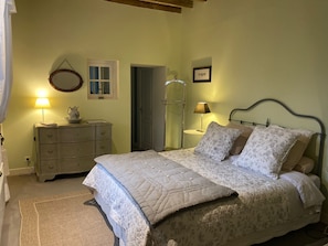 Comfort-Suite | Individuell dekoriert, individuell eingerichtet, Schreibtisch