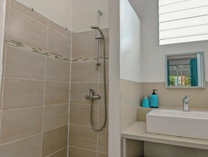 淋浴設備、風筒、提供毛巾、番梘