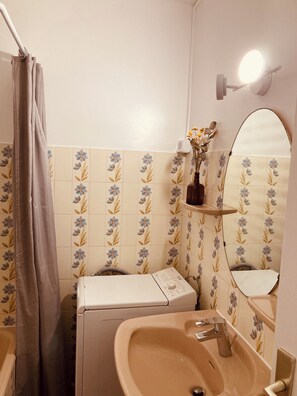 Haartrockner, Seife, Toilettenpapier