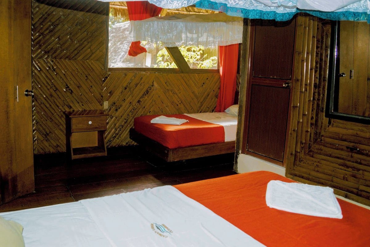 Free WiFi, bed sheets