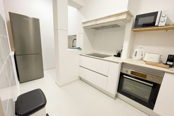 Køleskab, mikrobølgeovn, ovn, kogeplade