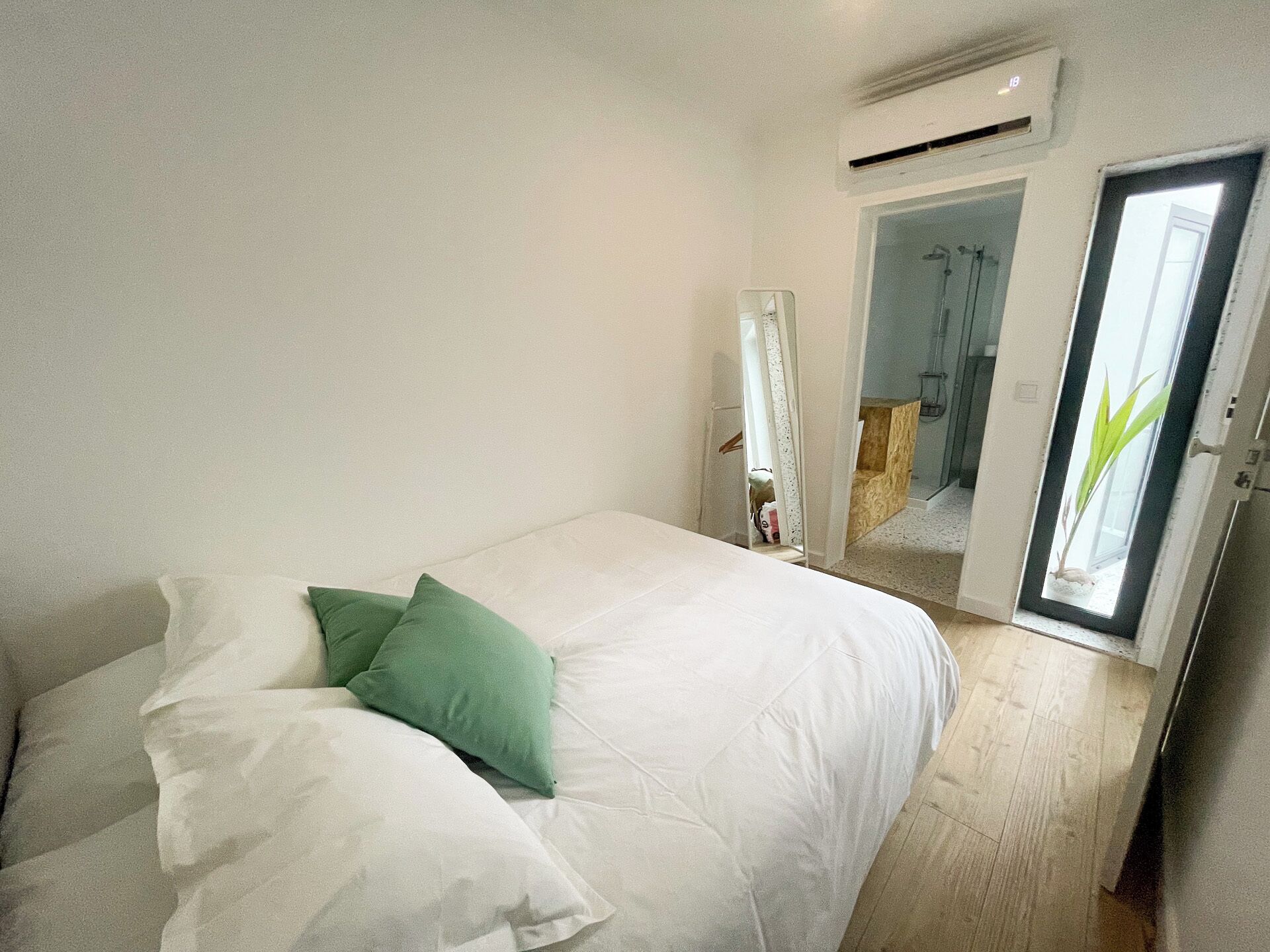 3 quartos, berço de viagem, Wi-Fi de cortesia, roupa de cama