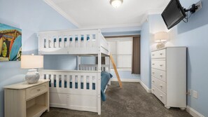 3 bedrooms, desk, iron/ironing board, free WiFi