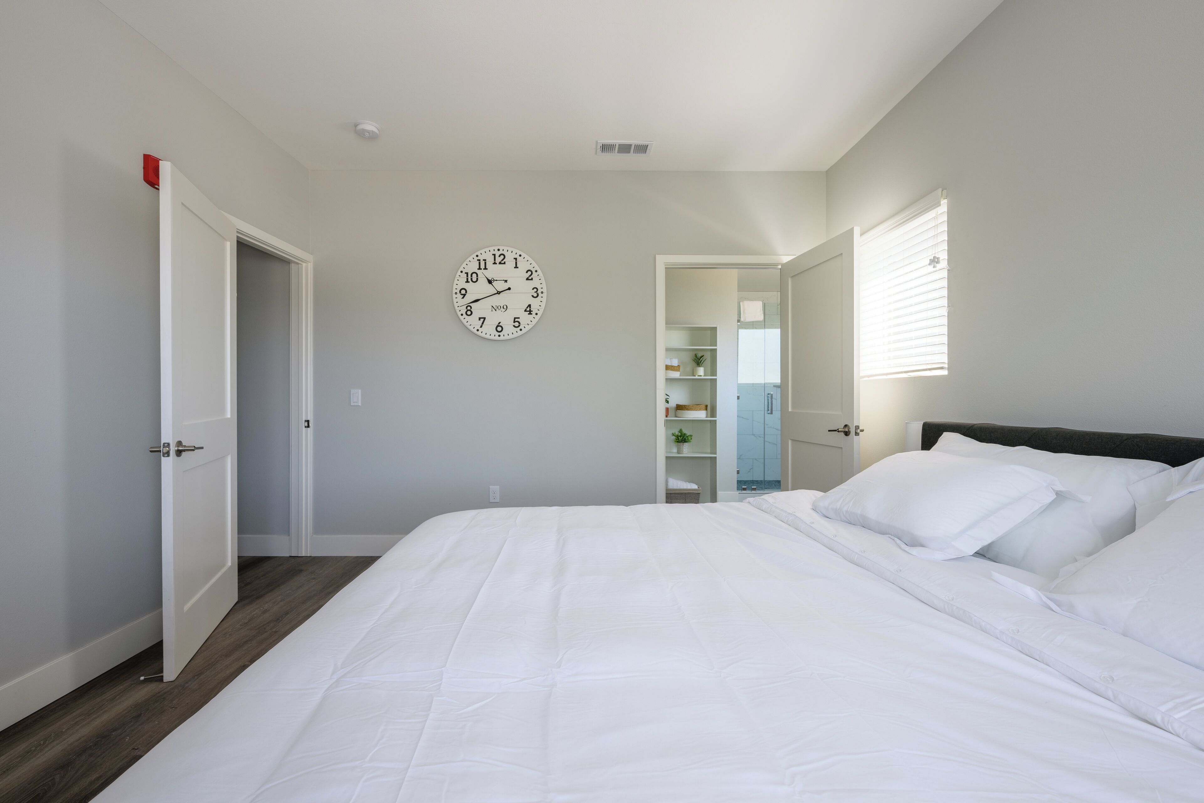 2 slaapkamers, een strijkplank/strijkijzer, reisbedje, gratis wifi