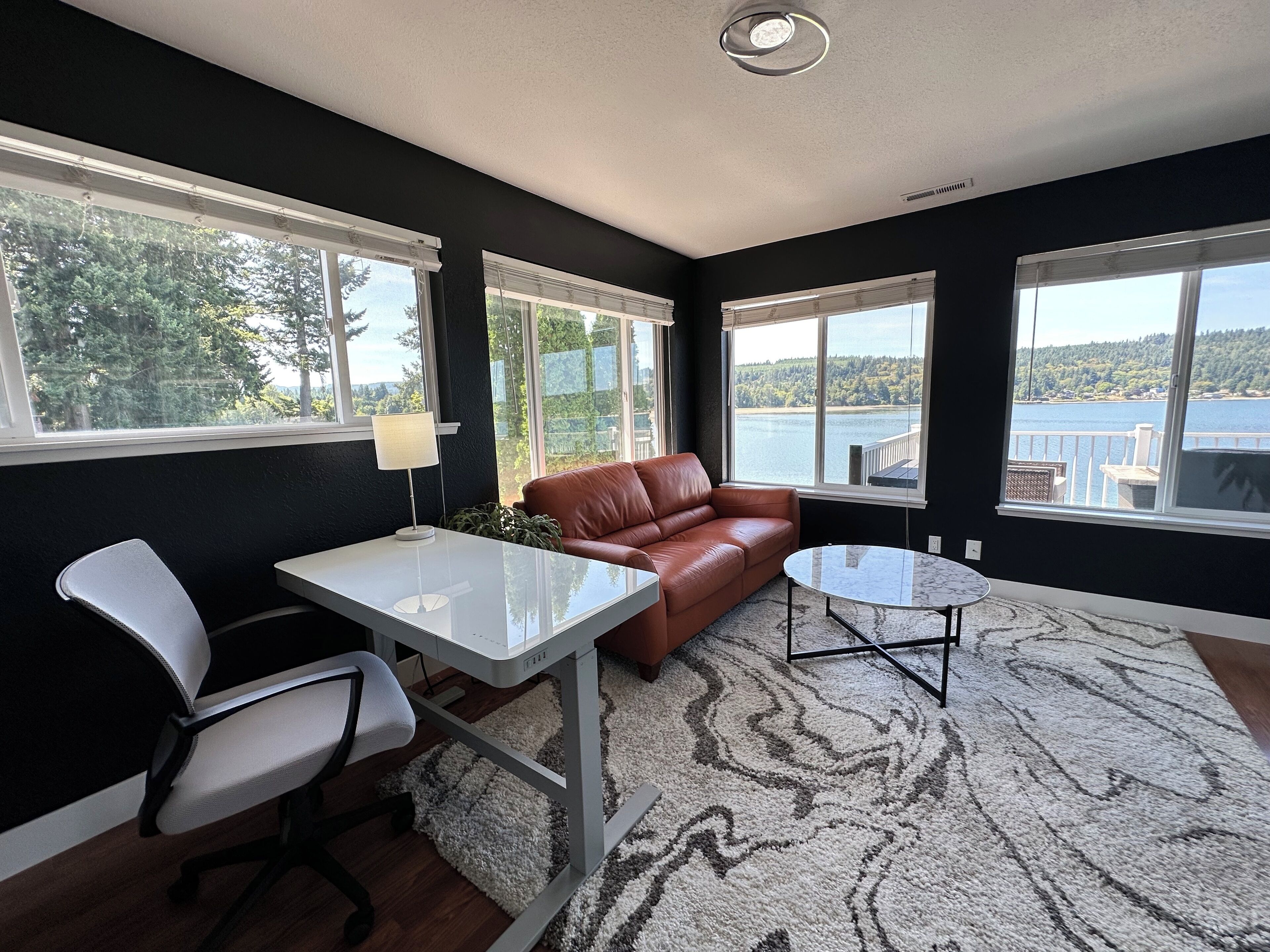 Smart TV, fireplace, stereo