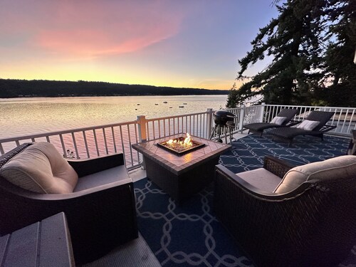 Penthouse Suite [Hot Tub/Kayaks] at Chico Bay Inn